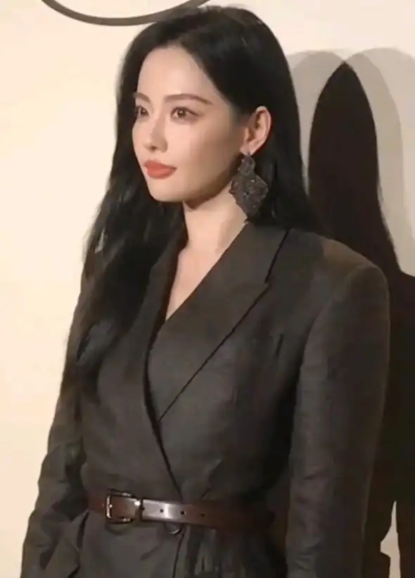 张嘉倪复出事件_娱乐圈复出的明星_年底黑料明星扎堆复出,