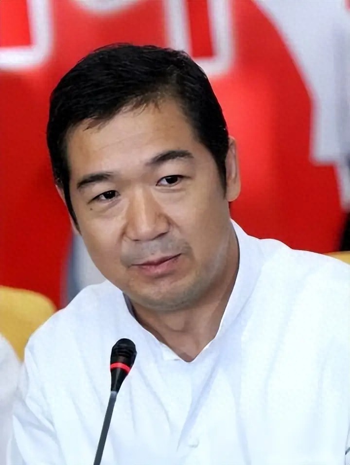 70岁张国立不敢停，43岁儿子泰国炫富！